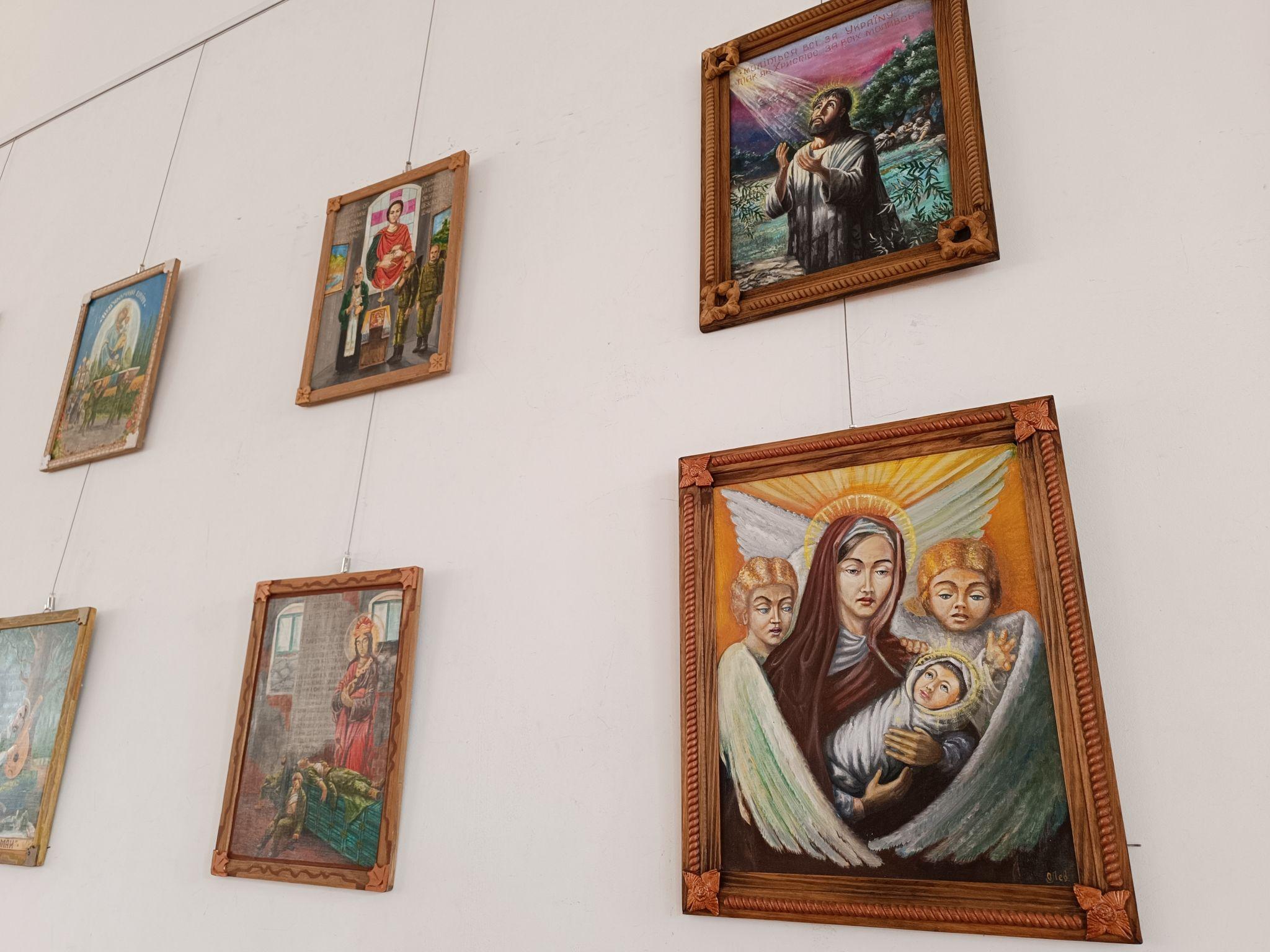 Новини Тернополя - фото з «Українські ангели»: у Тернополі військовий капелан з Луцька показав унікальні ікони