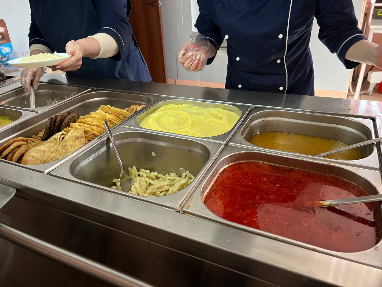 Новини Тернополя - фото з 50 гривень на обід. Чим годують у шкільних їдальнях – перевірили «20 хвилин»