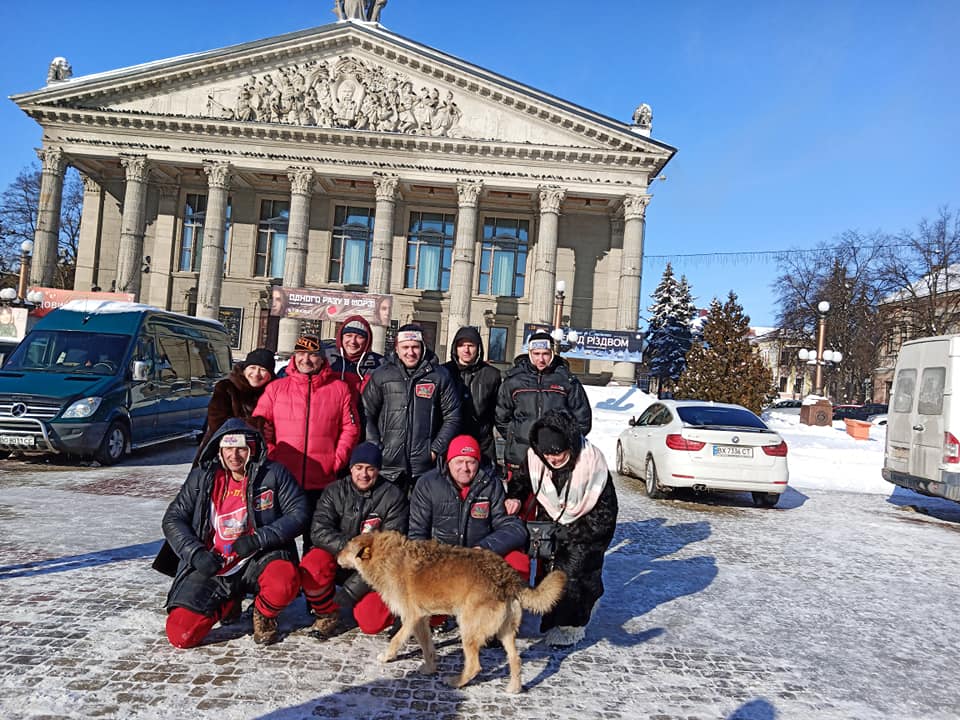 Новини Тернополя - фото з Господар Театрального майдану: історія вуличного пса Компота, якого полюбили тернополяни Немає опису світлини.