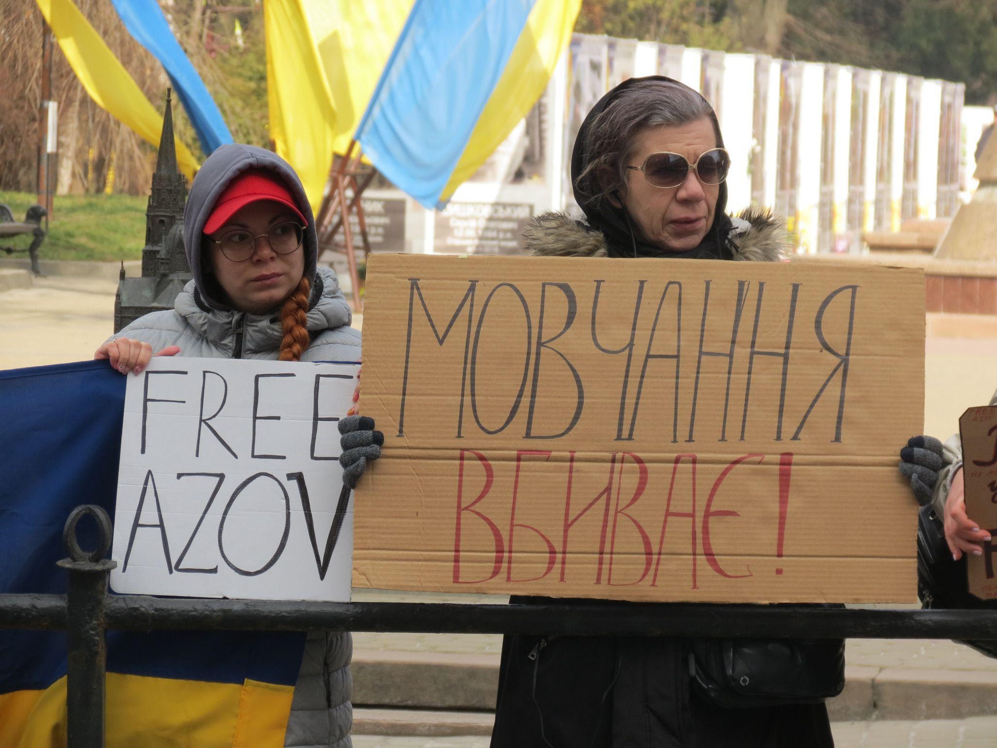 Новини Тернополя - фото з Звільніть захисників з полону: у центрі Тернополя на мітинг вийшли близькі військовослужбовців