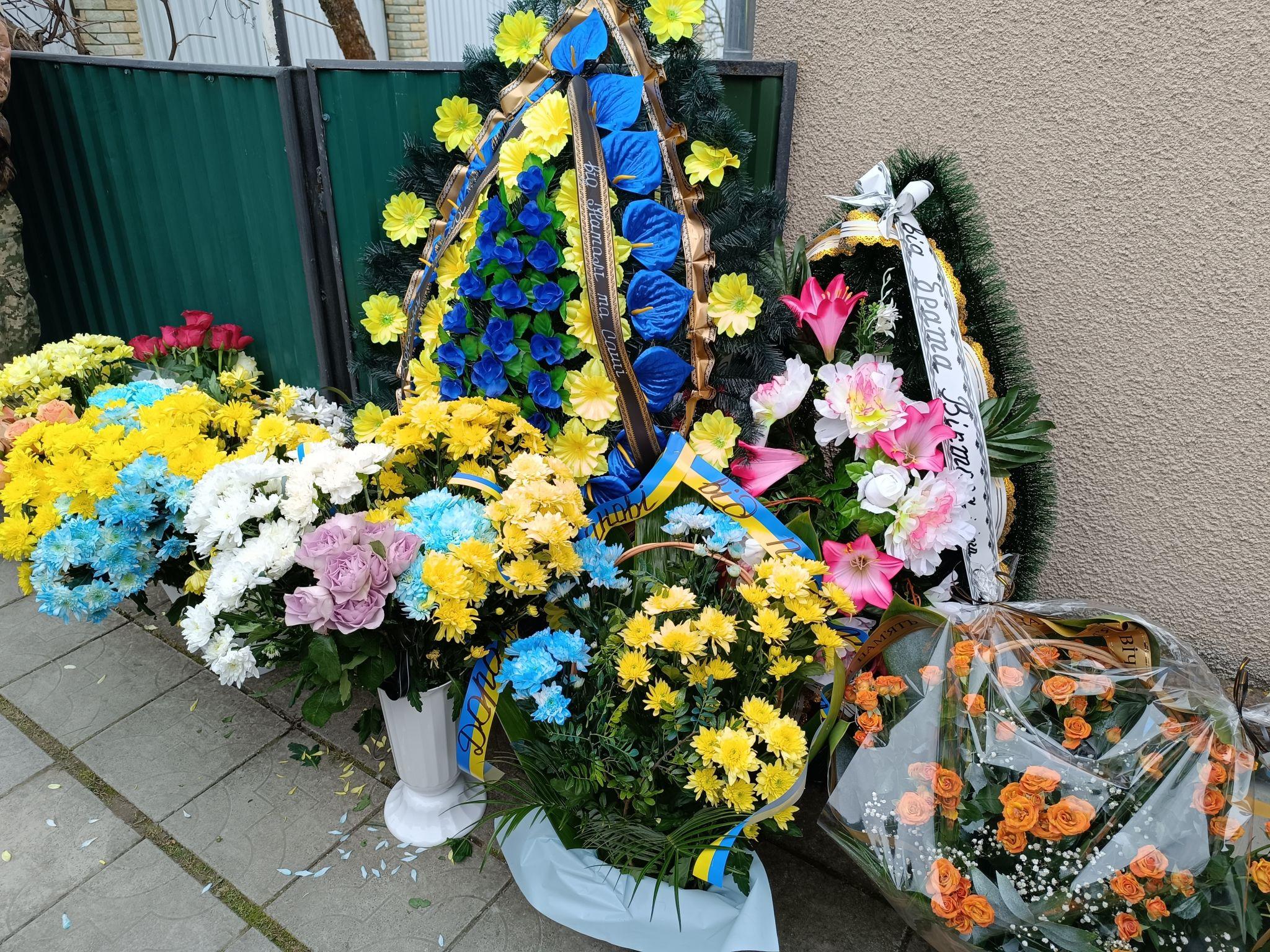 Новини Тернополя - фото з У Залізцях прощаються із 33-річним захисником Іваном Григусом, якого розстріляли у полоні