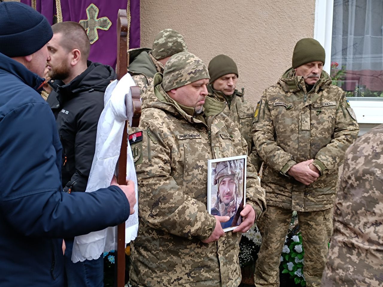 Новини Тернополя - фото з У Залізцях прощаються із 33-річним захисником Іваном Григусом, якого розстріляли у полоні