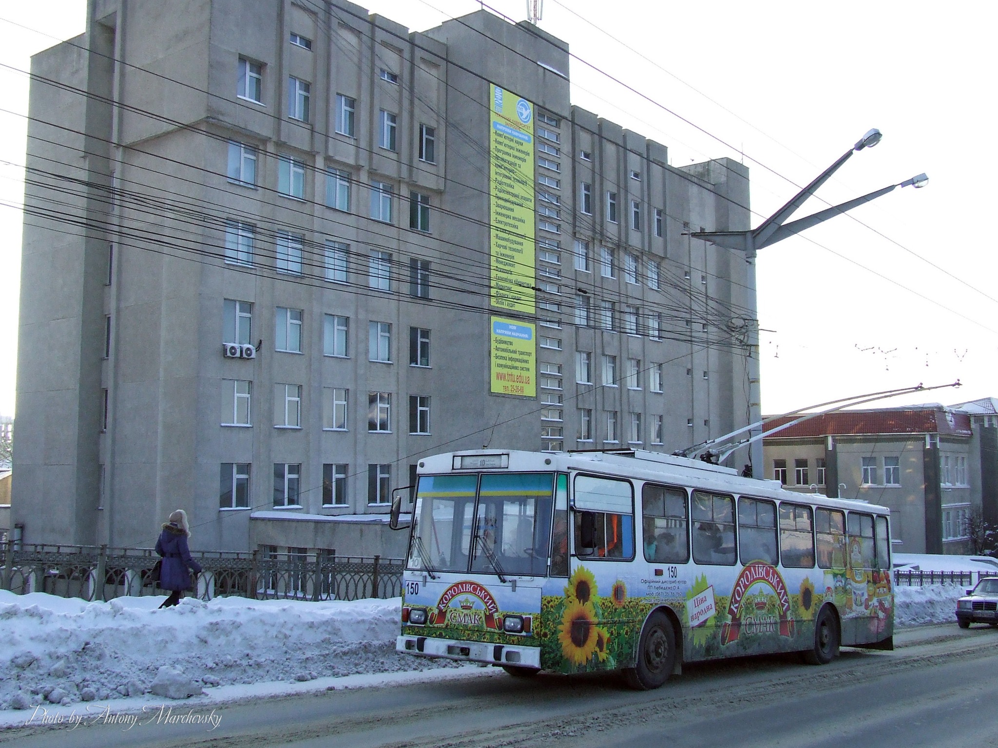 Новини Тернополя - фото з Який був громадський транспорт Тернополя 12 років тому: дивіться підбірку фото На зображенні може бути: 2 людини, трамвай та текст