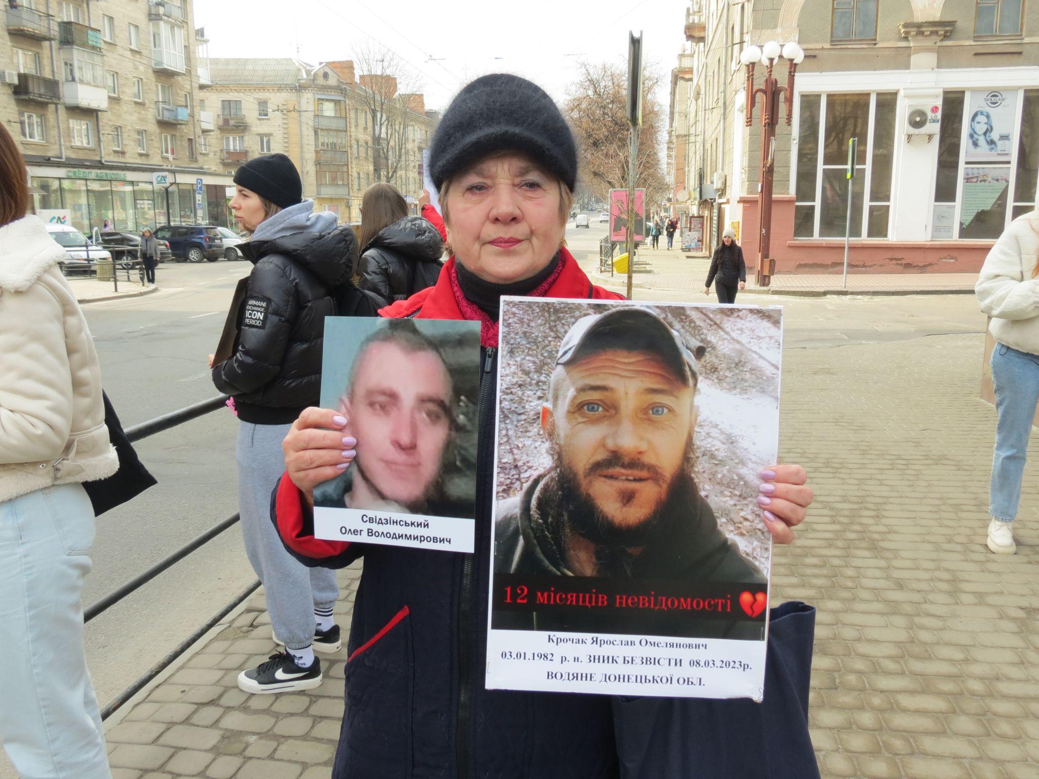 Новини Тернополя - фото з Звільніть захисників з полону: у центрі Тернополя на мітинг вийшли близькі військовослужбовців