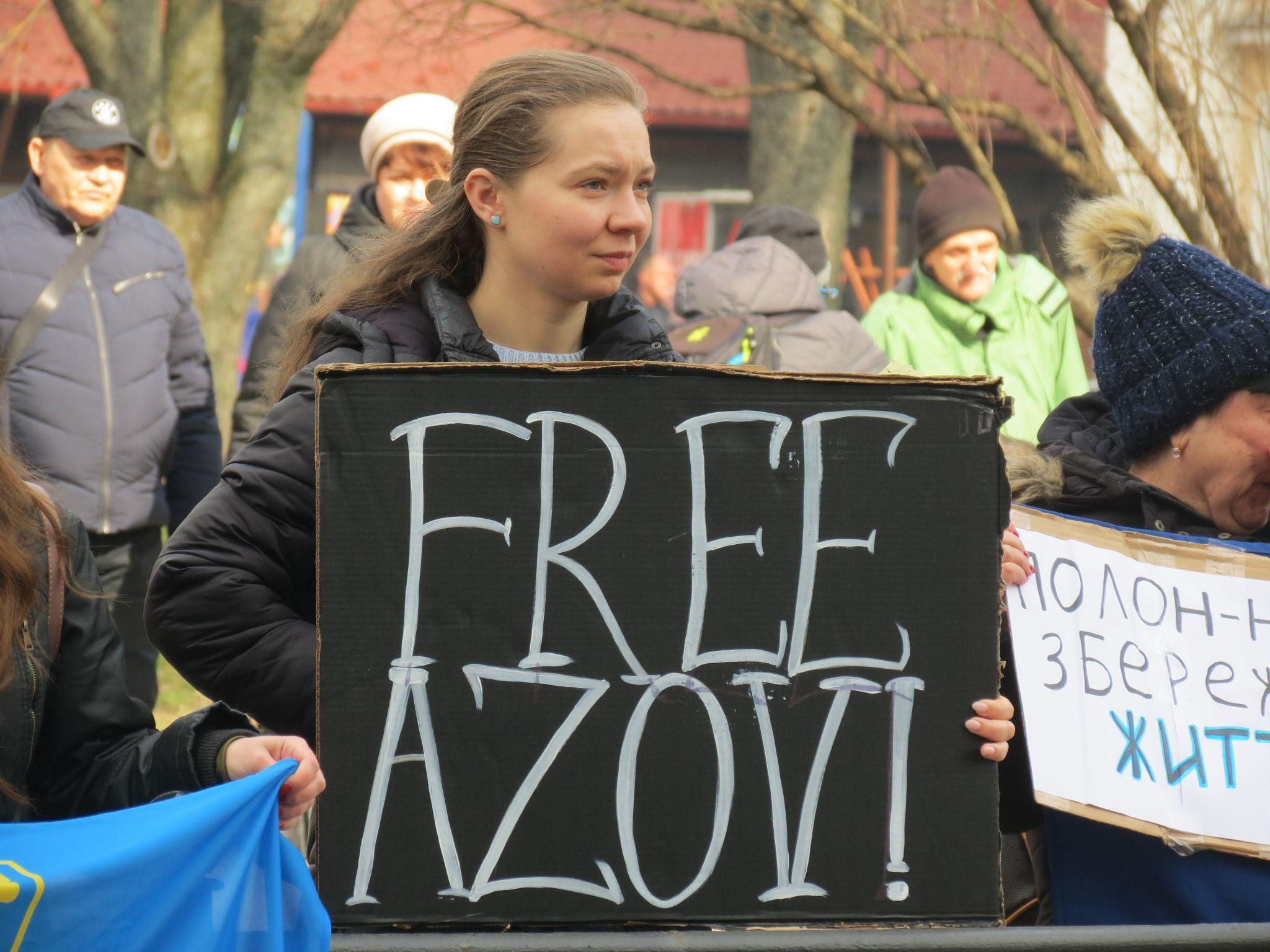 Новини Тернополя - фото з Звільніть захисників з полону: у центрі Тернополя на мітинг вийшли близькі військовослужбовців