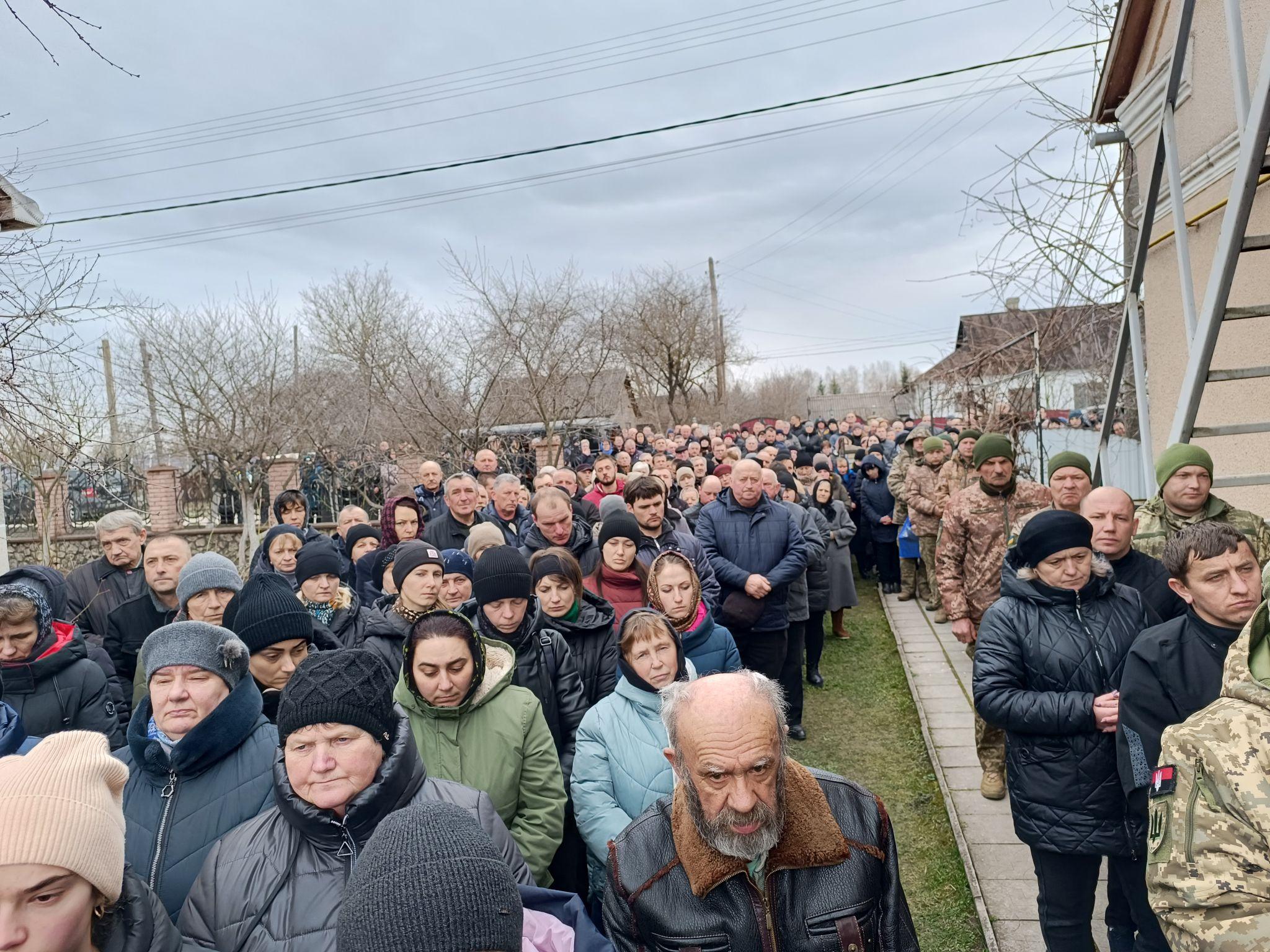 Новини Тернополя - фото з У Залізцях прощаються із 33-річним захисником Іваном Григусом, якого розстріляли у полоні