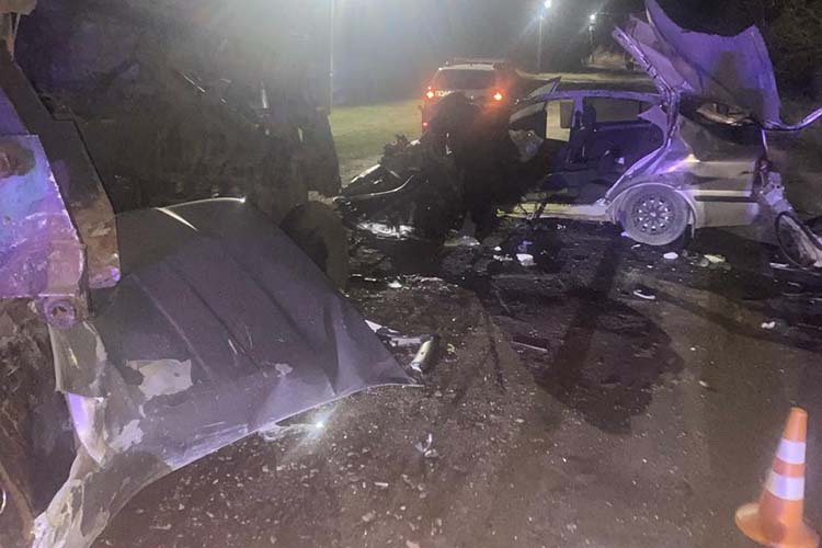 Новини Тернополя - фото з На Кременеччині легківка врізалася в трактор На зображенні може бути: швидка допомога та автомобіль