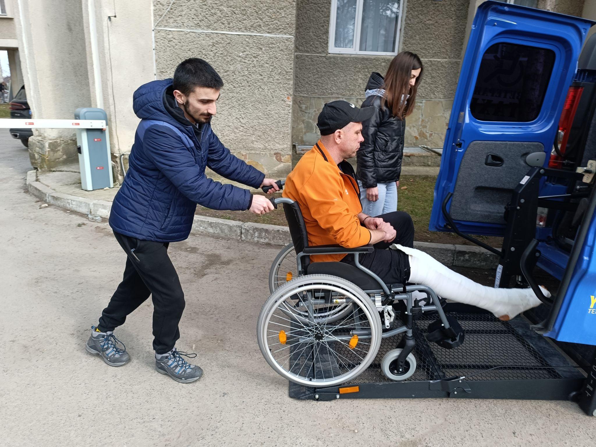 Новини Тернополя - фото з «Вперше за довгий час відчув життя». Як у Тернополі працює безплатне таксі для військових