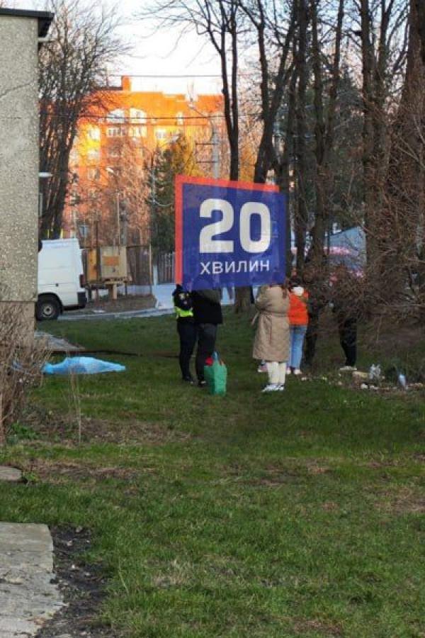 Новини Тернополя - фото з З вікна 8 поверху на «Канаді» випала жінка