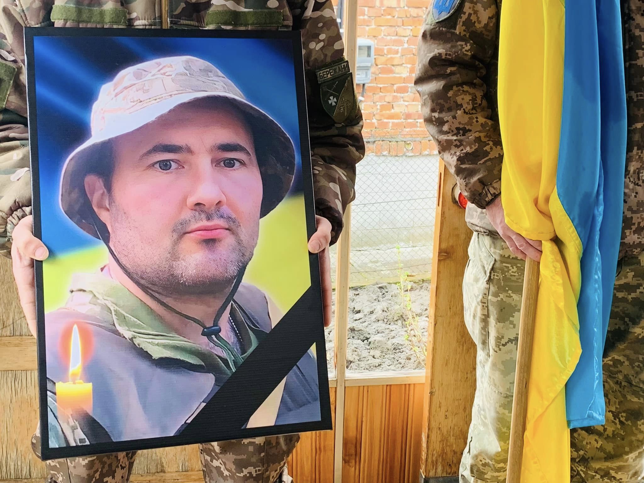 Новини Тернополя - фото з У Бережанах попрощалися із загиблим воїном Петром Сендецьким