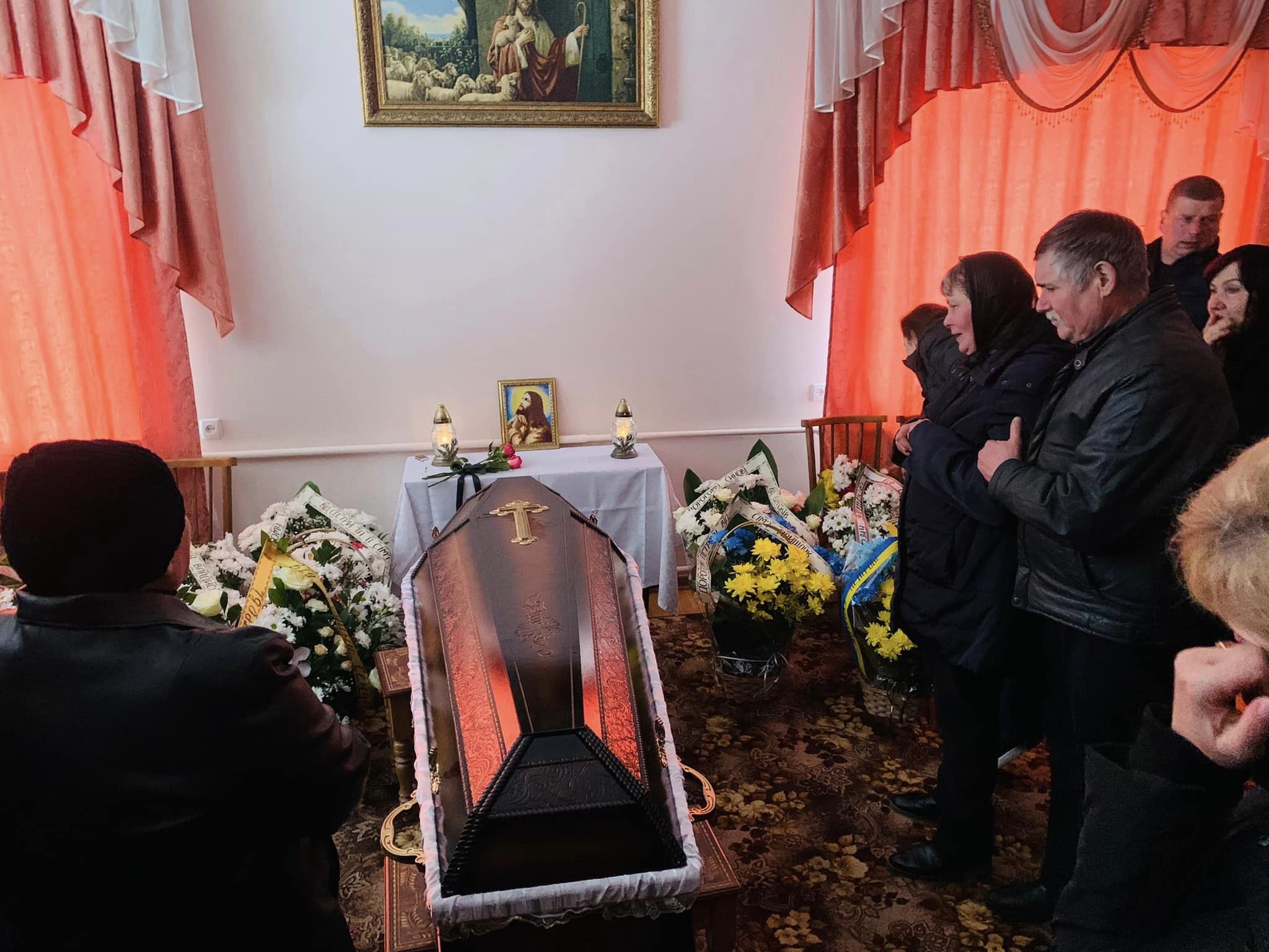 Новини Тернополя - фото з У Бережанах попрощалися із загиблим воїном Петром Сендецьким