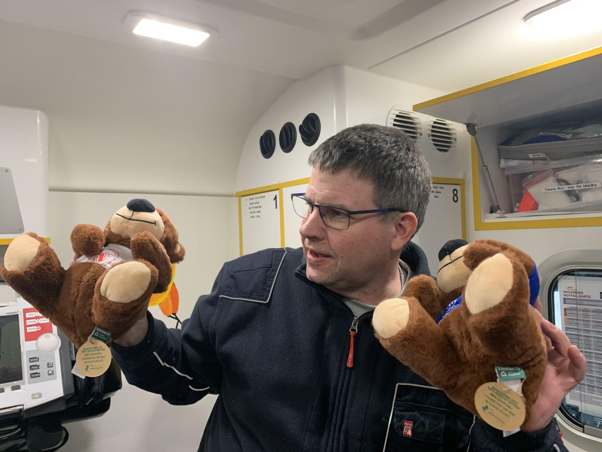 Новини Вінниці - фото з Парамедик з Німеччини, що евакуював Ромчика після ракетної атаки Вінниці, показав свій реанімобіль