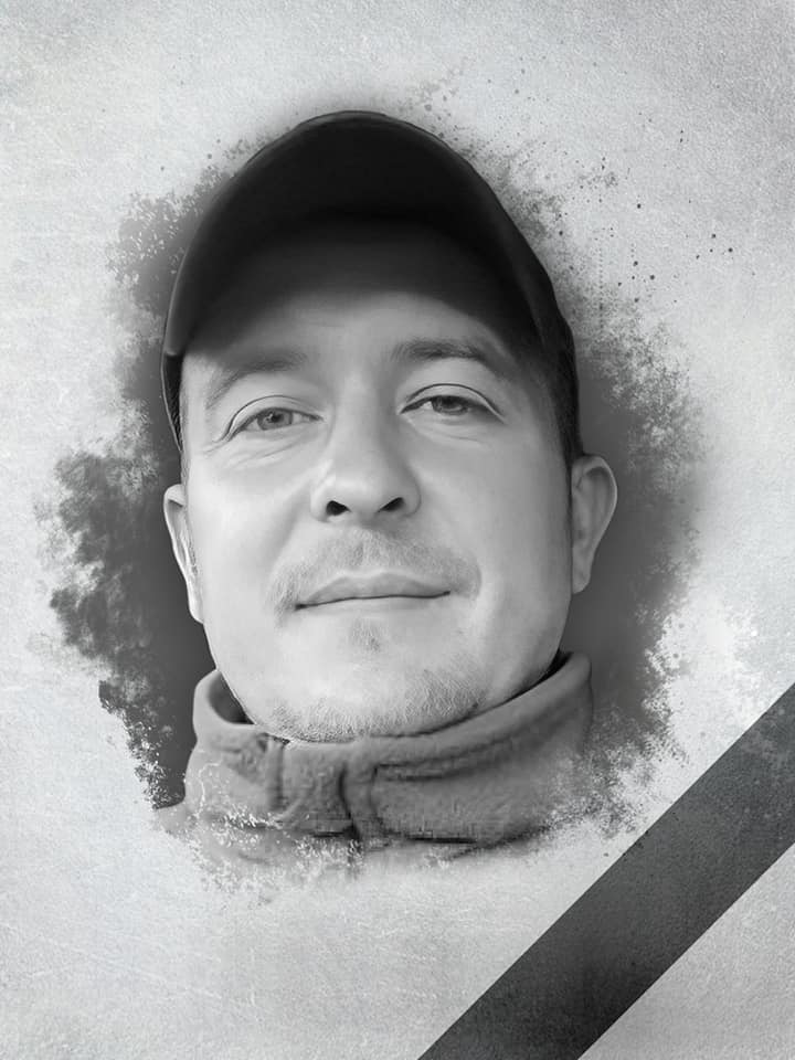 Новини Хмельницького - фото з Загинув у день народження дружини: попрощалися з військовим Сергієм Білим Возможно, это черно-белое изображение (1 человек, борода и улыбается)