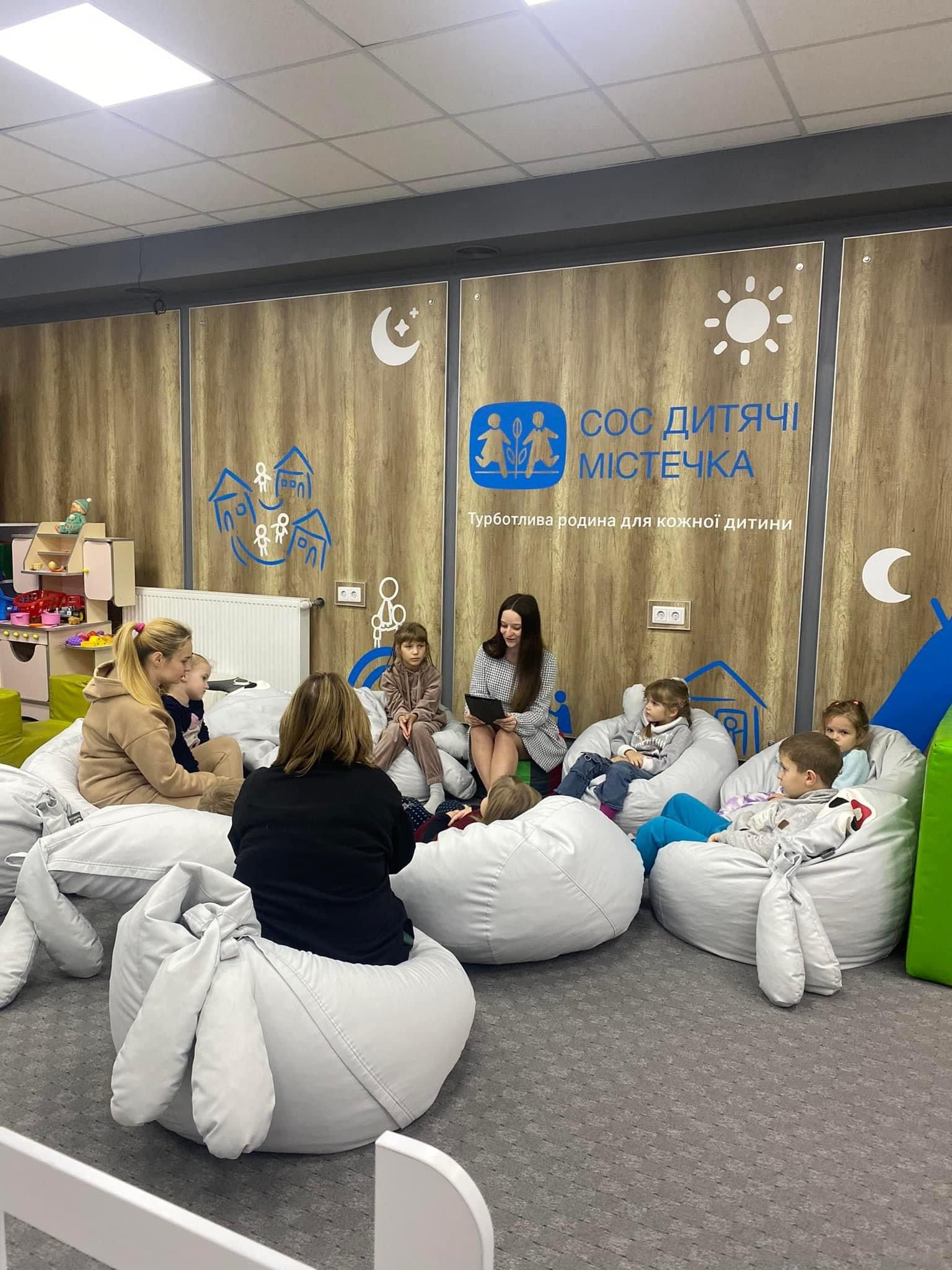 Новини Тернополя - фото з «Діти – це маленькі супергерої». Як 20-річна дівчина з Тернопільщини начитує терапевтичні казки