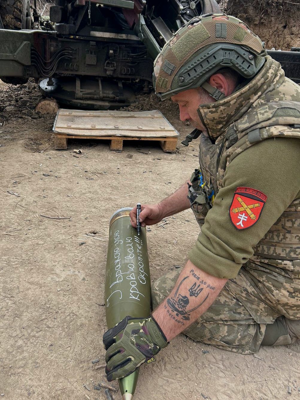 Новини Тернополя - фото з Артилеристи тернопільської бригади відпрацьовують по ворогу з посланнями Шевченка