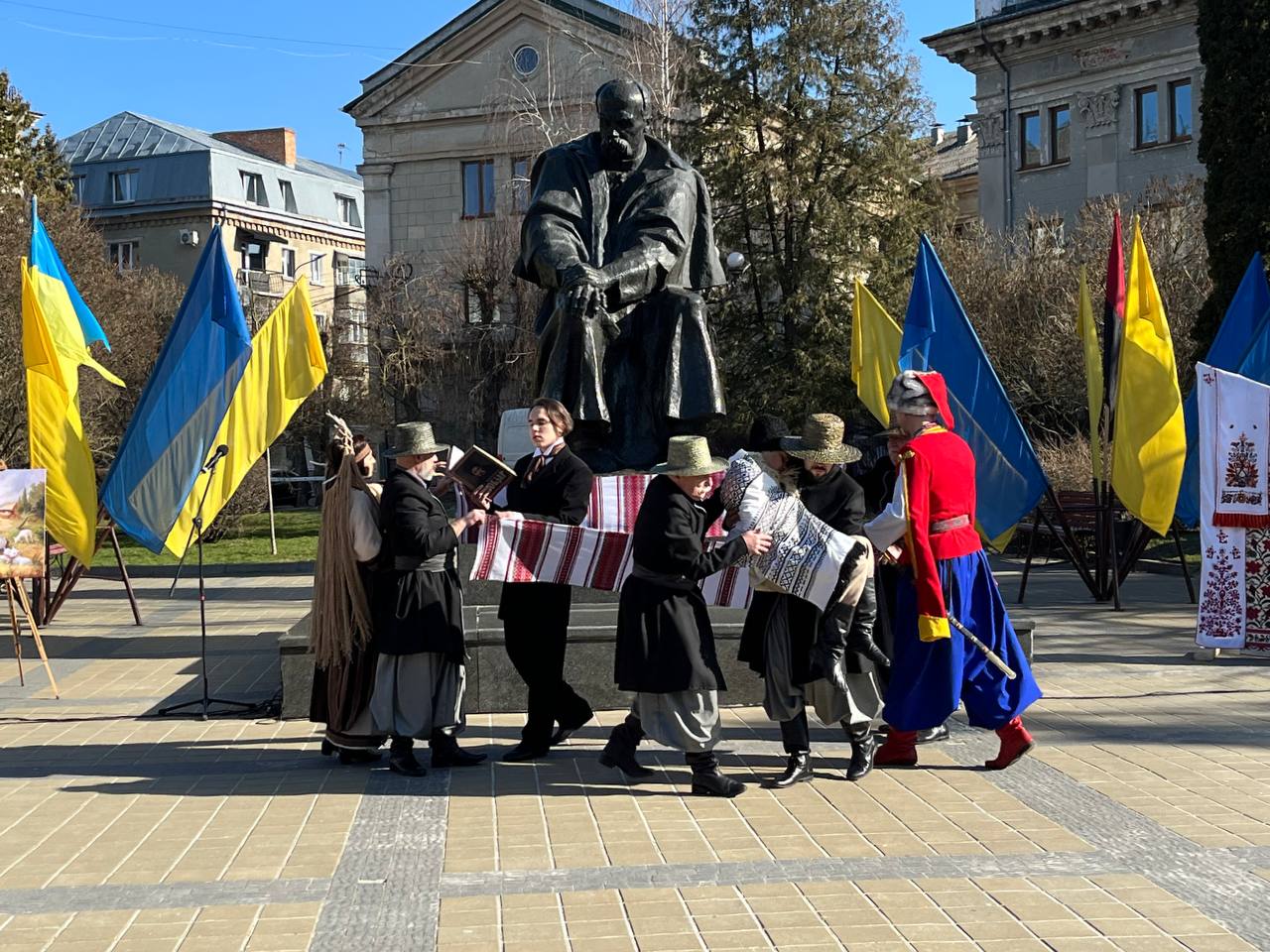 Новини Тернополя - фото з Кобзарю — 210! У Тернополі вшанували пам‘ять Тараса Шевченка