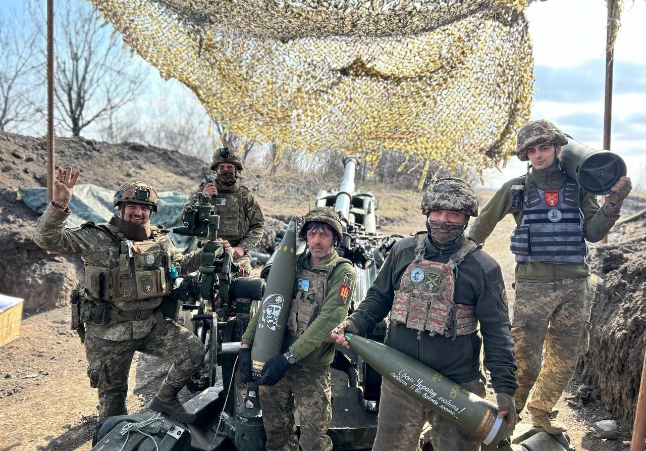 Новини Тернополя - фото з Артилеристи тернопільської бригади відпрацьовують по ворогу з посланнями Шевченка