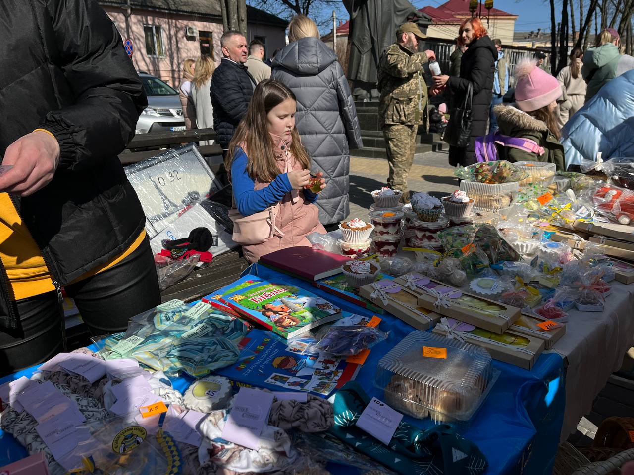 Новини Тернополя - фото з «Купуй смаколик – донать на дрони»: у Тернополі організували ярмарок для ЗСУ