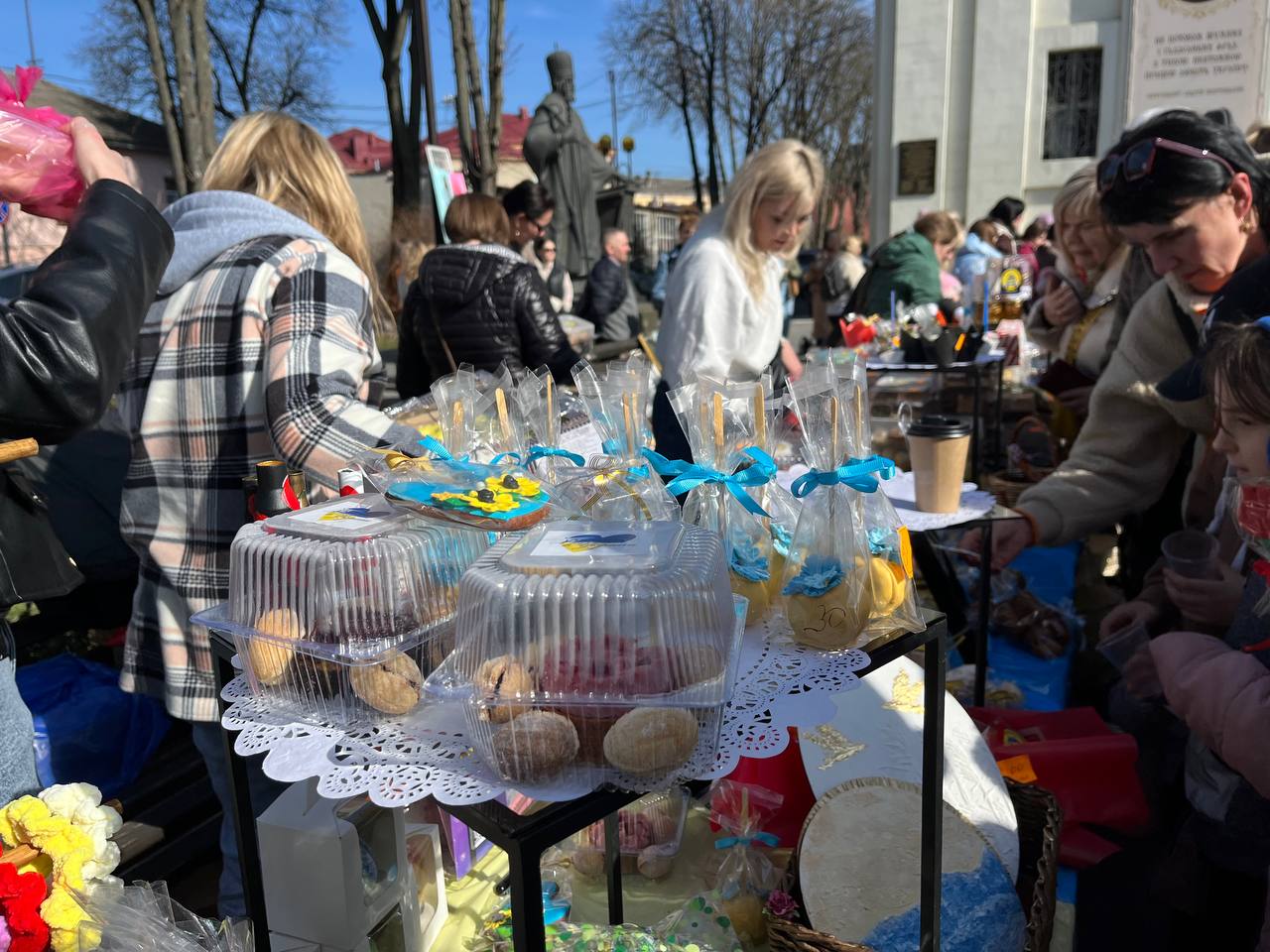 Новини Тернополя - фото з «Купуй смаколик – донать на дрони»: у Тернополі організували ярмарок для ЗСУ