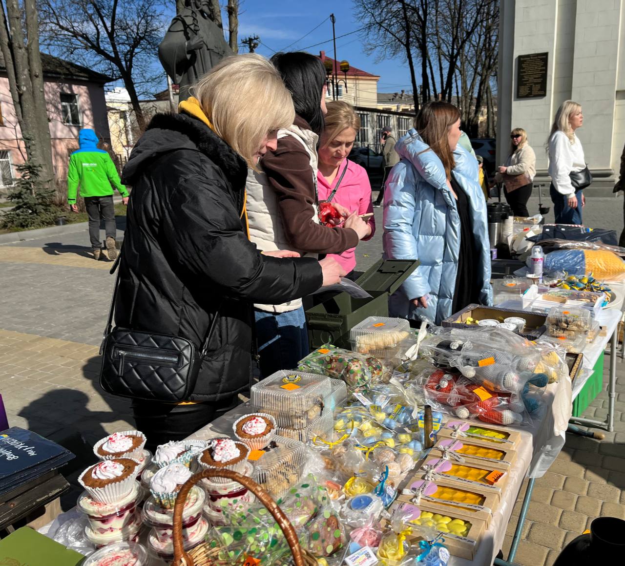 Новини Тернополя - фото з «Купуй смаколик – донать на дрони»: у Тернополі організували ярмарок для ЗСУ