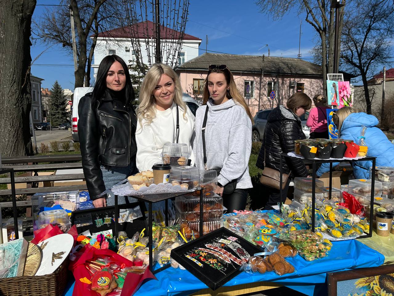Новини Тернополя - фото з «Купуй смаколик – донать на дрони»: у Тернополі організували ярмарок для ЗСУ
