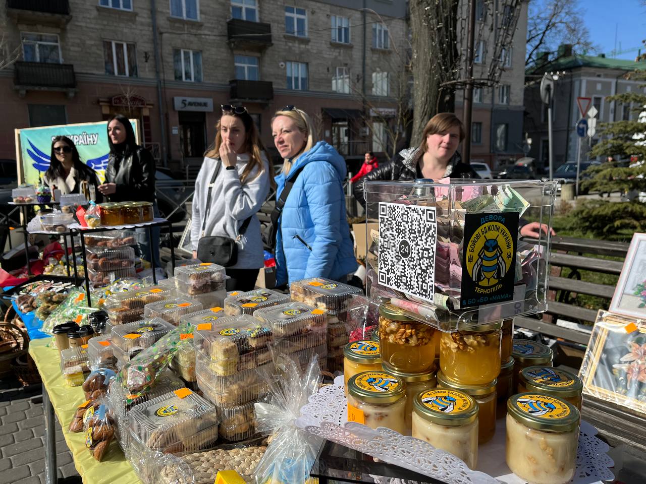 Новини Тернополя - фото з «Купуй смаколик – донать на дрони»: у Тернополі організували ярмарок для ЗСУ