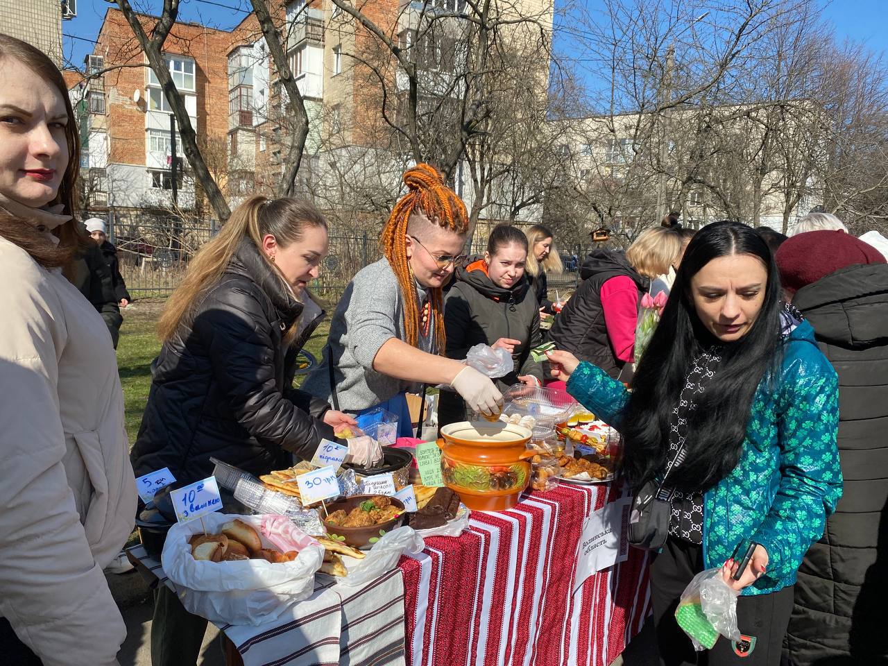 Новини Вінниці - фото з Ярмарок-фестиваль «Тарасова смачна країна» на підтримку ЗСУ: 27-й ліцей зібрав рекордну суму
