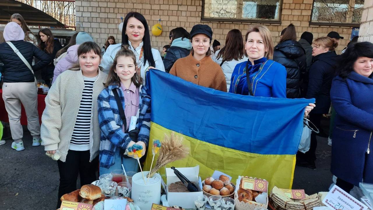 Новини Вінниці - фото з Ярмарок-фестиваль «Тарасова смачна країна» на підтримку ЗСУ: 27-й ліцей зібрав рекордну суму