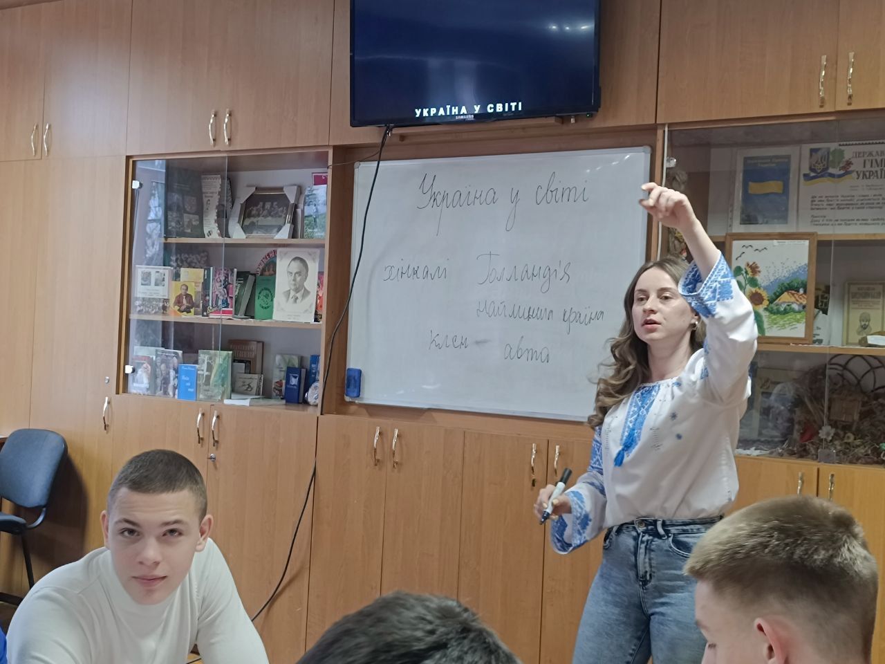 Новини Вінниці - фото з Грали в «Монополію», перетягували канат та їли вареники. Технічний коледж встановив рекорд