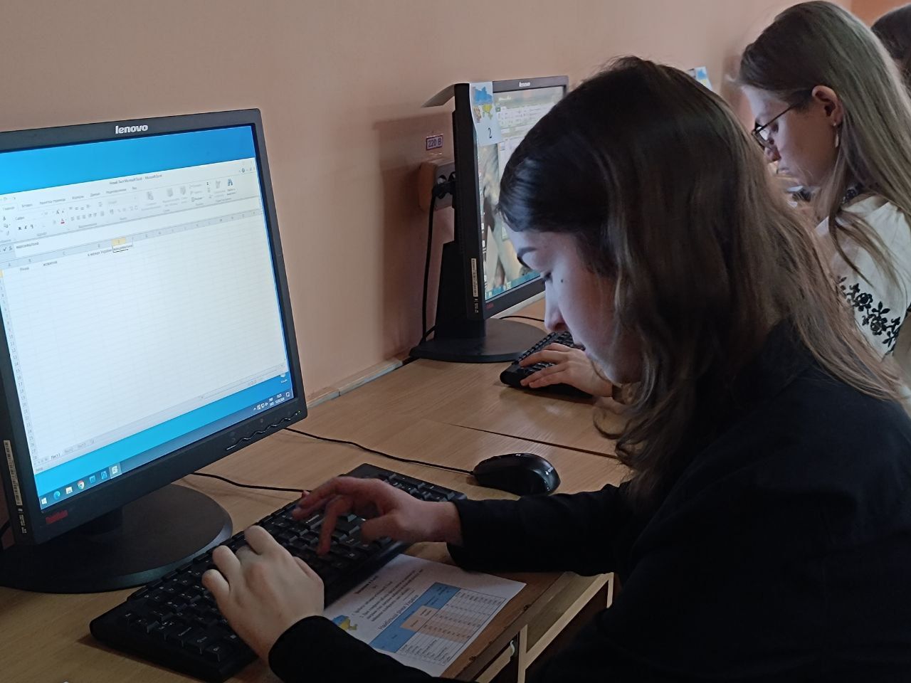 Новини Вінниці - фото з Грали в «Монополію», перетягували канат та їли вареники. Технічний коледж встановив рекорд