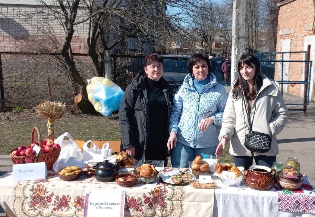 Новини Вінниці - фото з Ярмарок-фестиваль «Тарасова смачна країна» на підтримку ЗСУ: 27-й ліцей зібрав рекордну суму