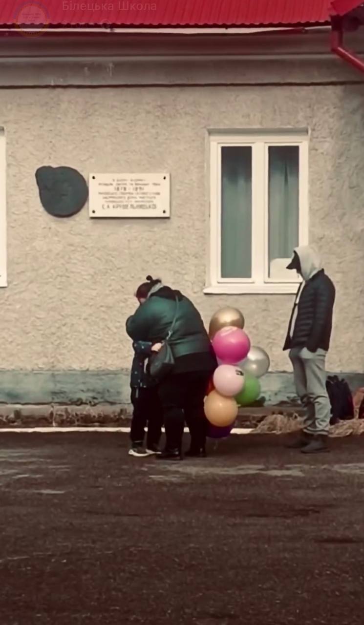 Новини Тернополя - фото з Незабутній сюрприз: мама приїхала з передової до сина на День його народження