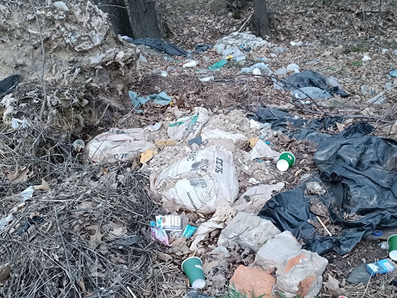 Новини Вінниці - фото з Біля Вінниці вже майже друга Стадниця. Дорога до села Майдан-Чапельський стає звалищем