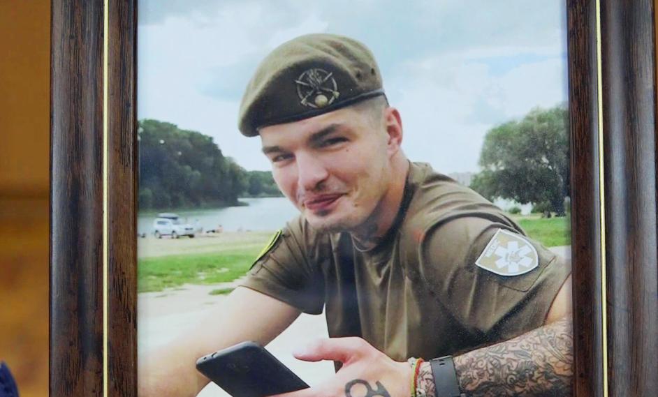 Новини Вінниці - фото з Батьки загиблого захисника презентували книгу сина «Час відважних»