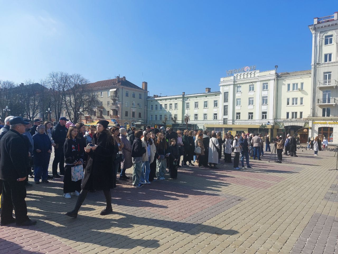 Новини Тернополя - фото з Гірка річниця: у Тернополі запалили лампадки в пам’ять про загиблих у Маріупольському театрі