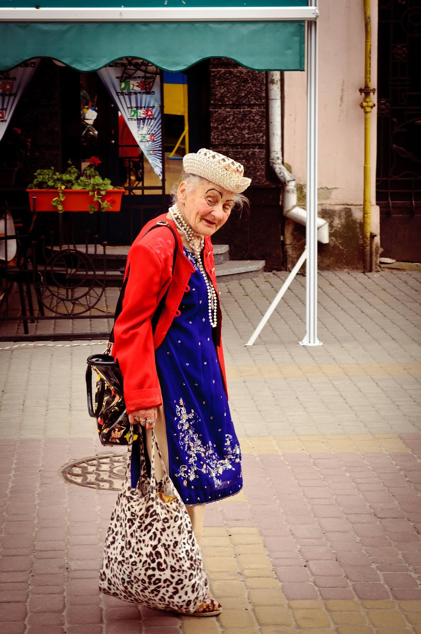 Новини Тернополя - фото з Бабуся, яку дехто називав символом міста. Відео про тернопільську Шапокляк