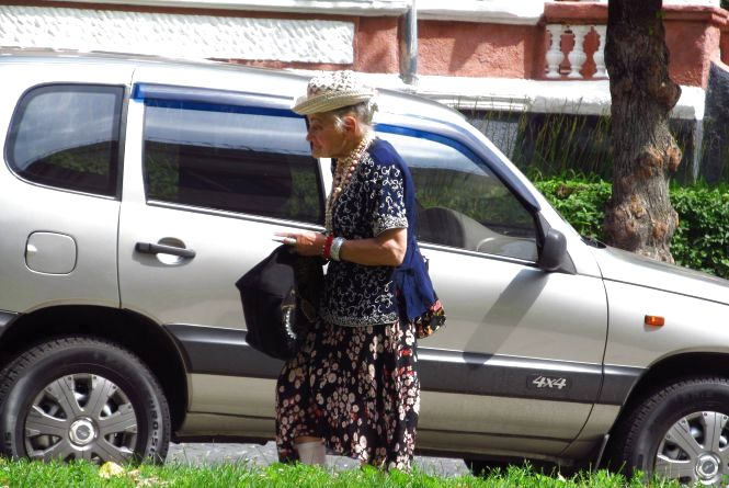 Новини Тернополя - фото з Бабуся, яку дехто називав символом міста. Відео про тернопільську Шапокляк