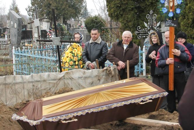 Новини Тернополя - фото з Бабуся, яку дехто називав символом міста. Відео про тернопільську Шапокляк