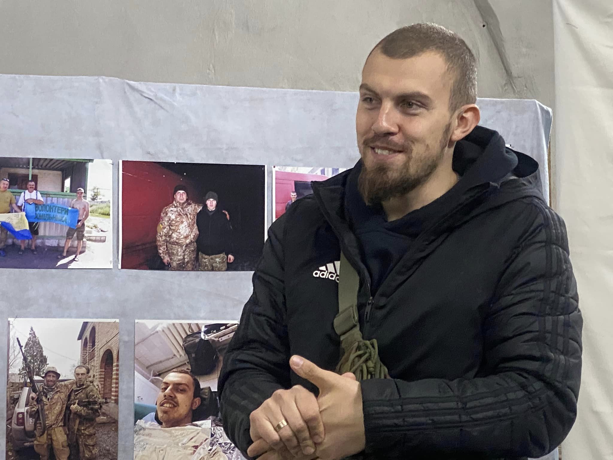 Новини Вінниці - фото з Розповів землякам про перемогу на марафоні у Токіо. Роман Кашпур повернувся додому у Хмільник