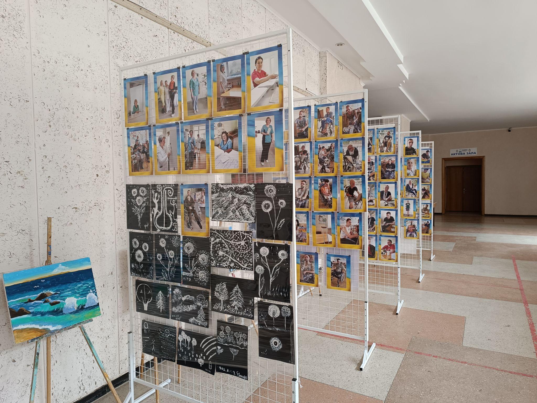 Новини Тернополя - фото з «За малюнками приховані біль і втрати»: військові під час реабілітації намалювали картини (ФОТО)