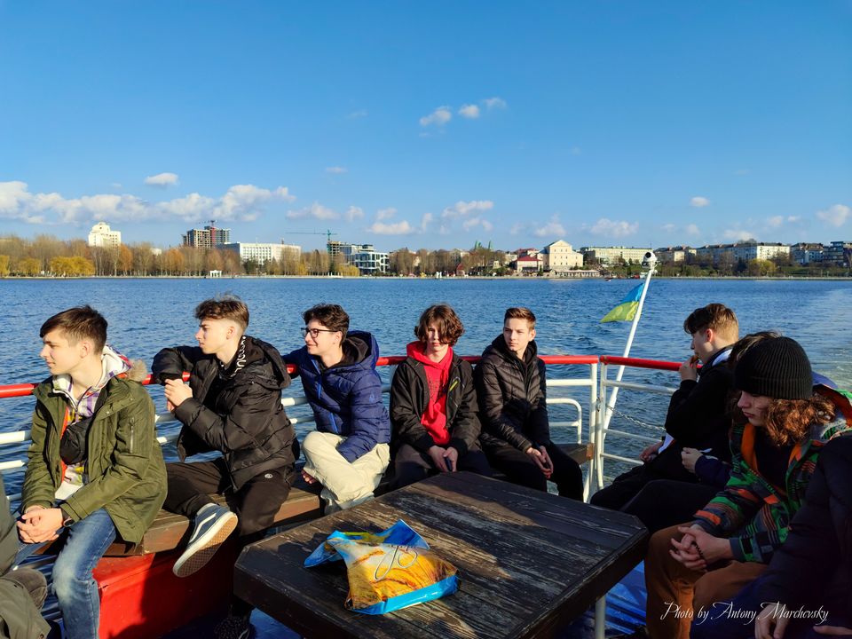 Новини Тернополя - фото з Так рано сезон ще не розпочинали — на Став у Тернополі вийшов теплохід Sigma