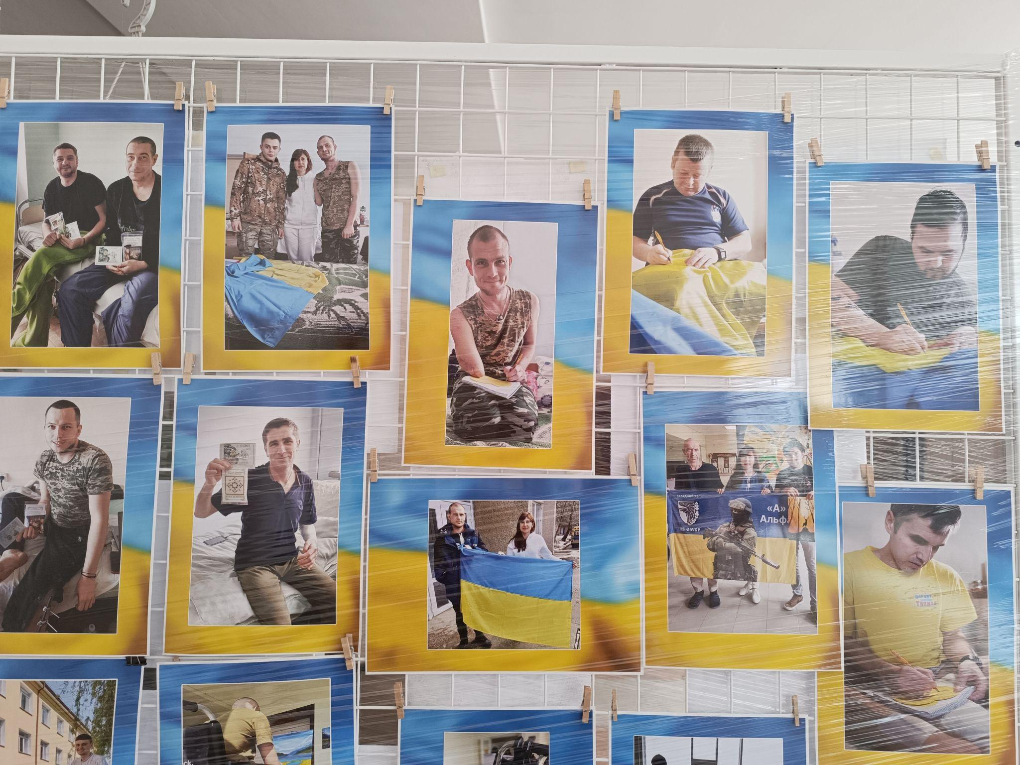 Новини Тернополя - фото з «За малюнками приховані біль і втрати»: військові під час реабілітації намалювали картини (ФОТО)