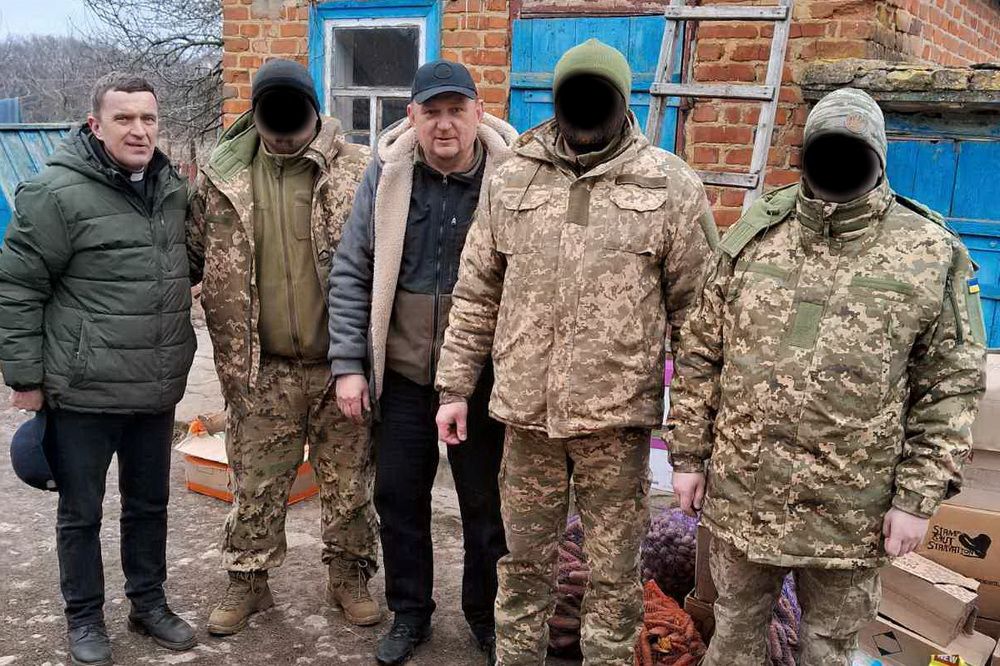 Новини Тернополя - фото з Тернопільські капелани відвідали військових на Харківсько-Лиманському напрямку