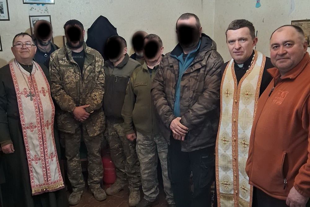 Новини Тернополя - фото з Тернопільські капелани відвідали військових на Харківсько-Лиманському напрямку