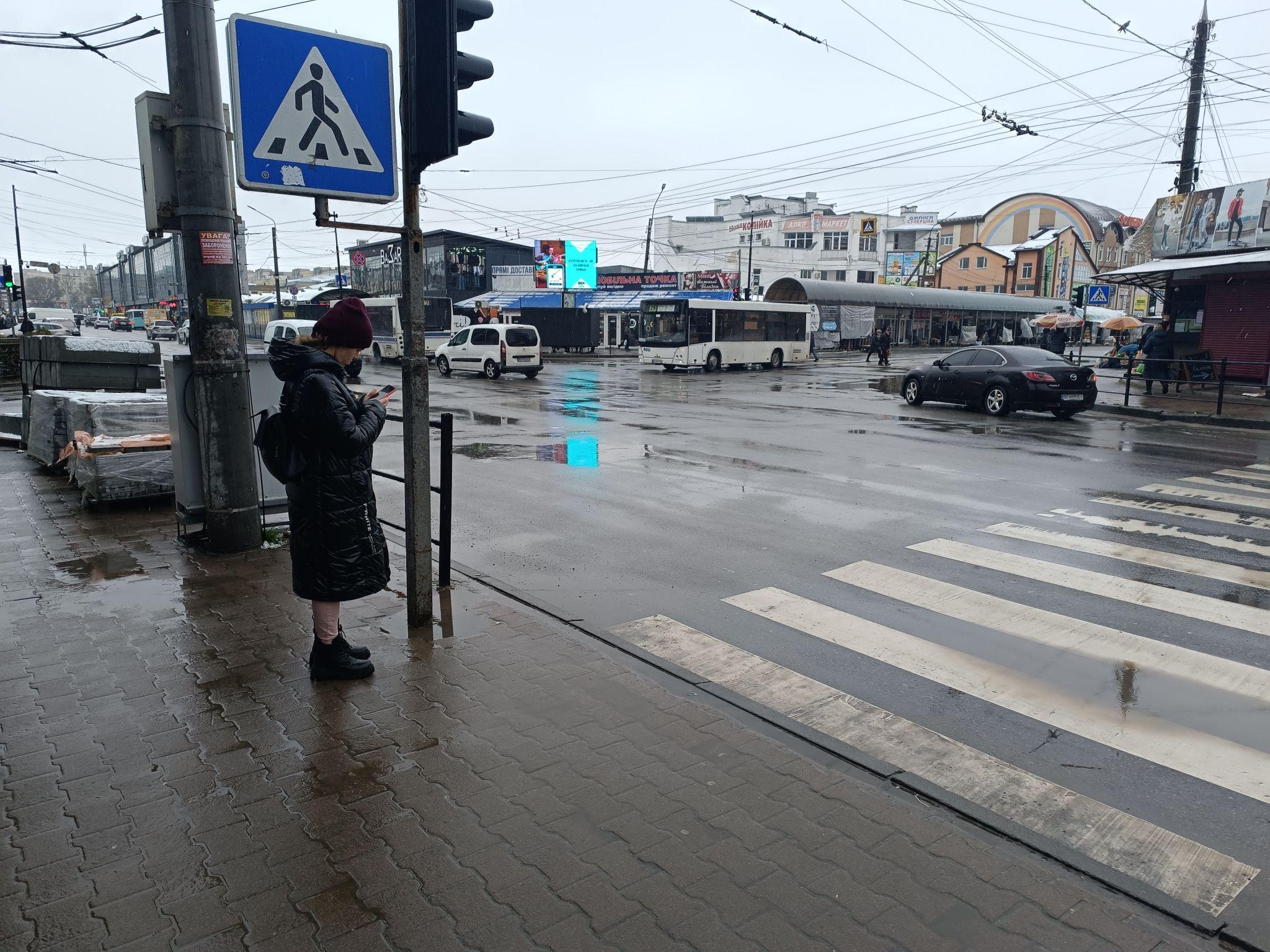 Новини Тернополя - фото з На Торговиці знижуватимуть висоту бордюрів та відремонтують переходи: скільки коштів витратять?