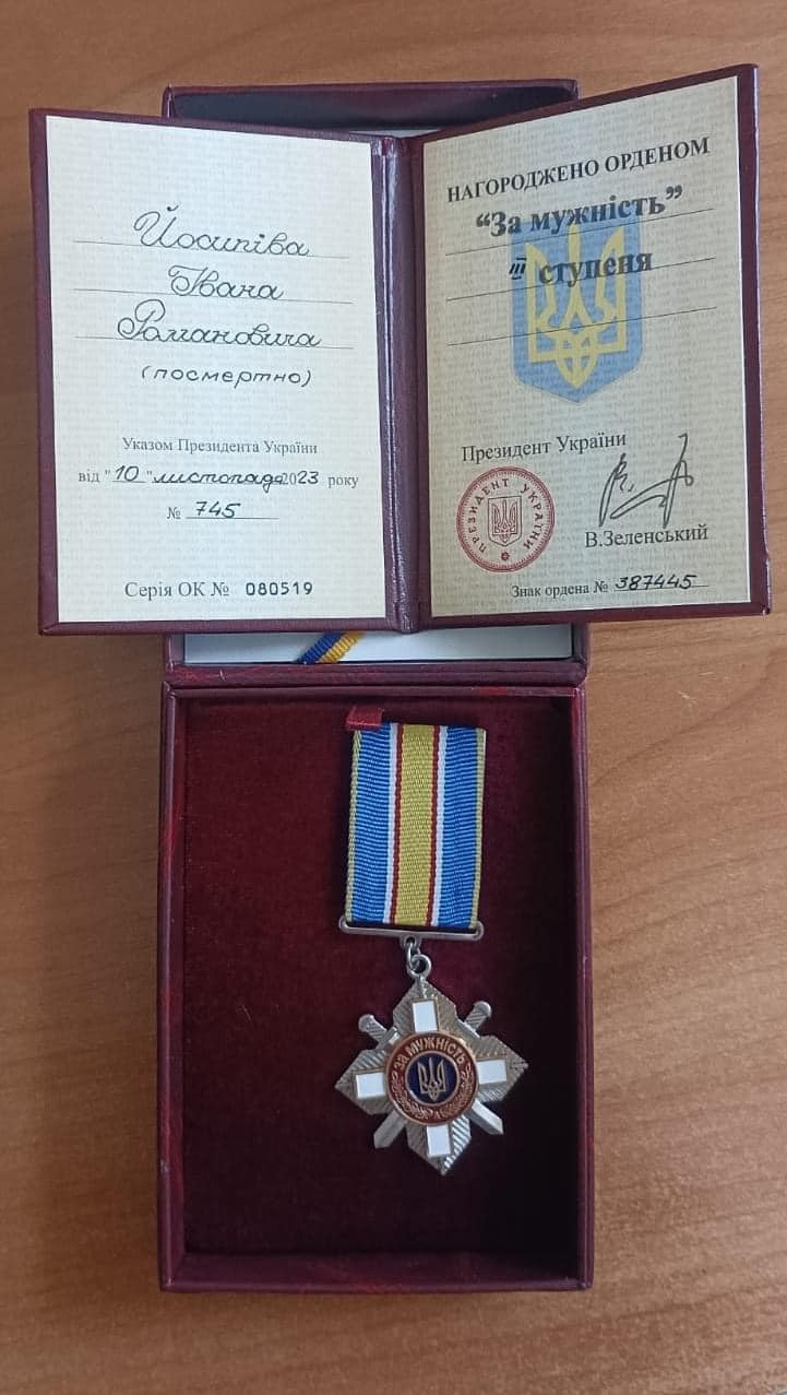 Новини Тернополя - фото з Двоє воїнів з Тернопільщини отримали нагороди від президента України посмертно На зображенні може бути: текст