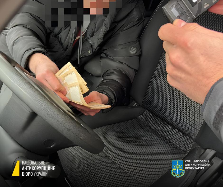 Новини Тернополя - фото з Обшуки в облраді: депутата підозрюють в отриманні хабаря, журналістів на місце події не впускають