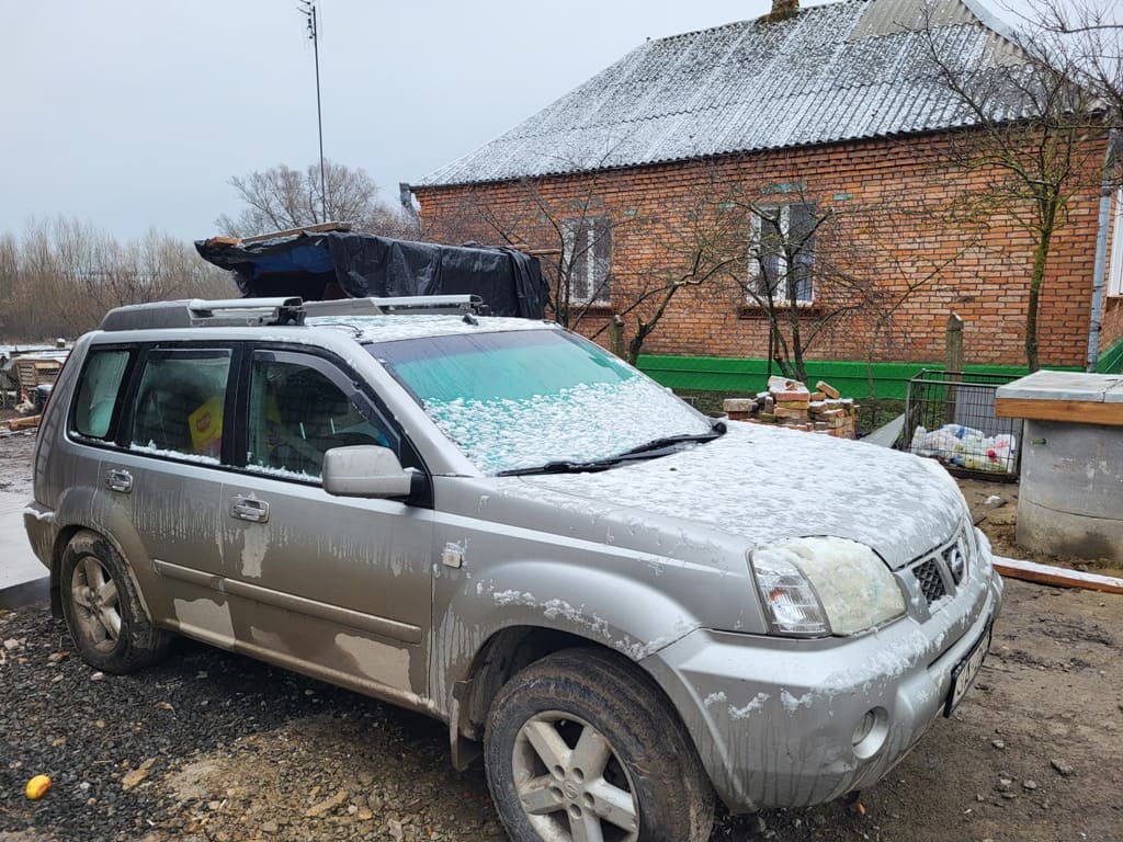 Новини Хмельницького - фото з Мати загиблого десантника з Хмельниччини передала автомобіль підрозділу, де служив її син