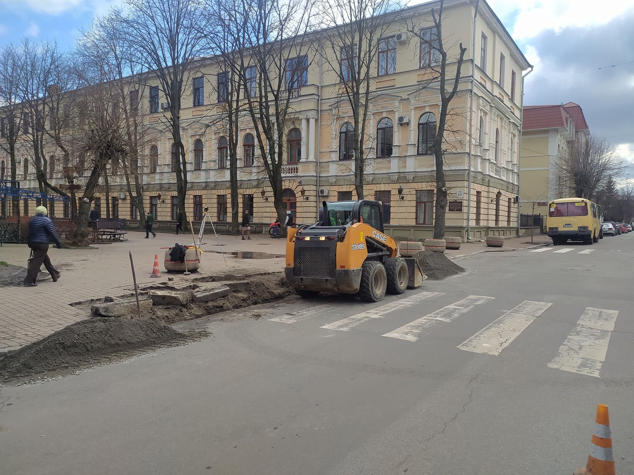 Новини Вінниці - фото з Для зручності маломобільних мешканців: у Вінниці почали ремонтувати тротуари