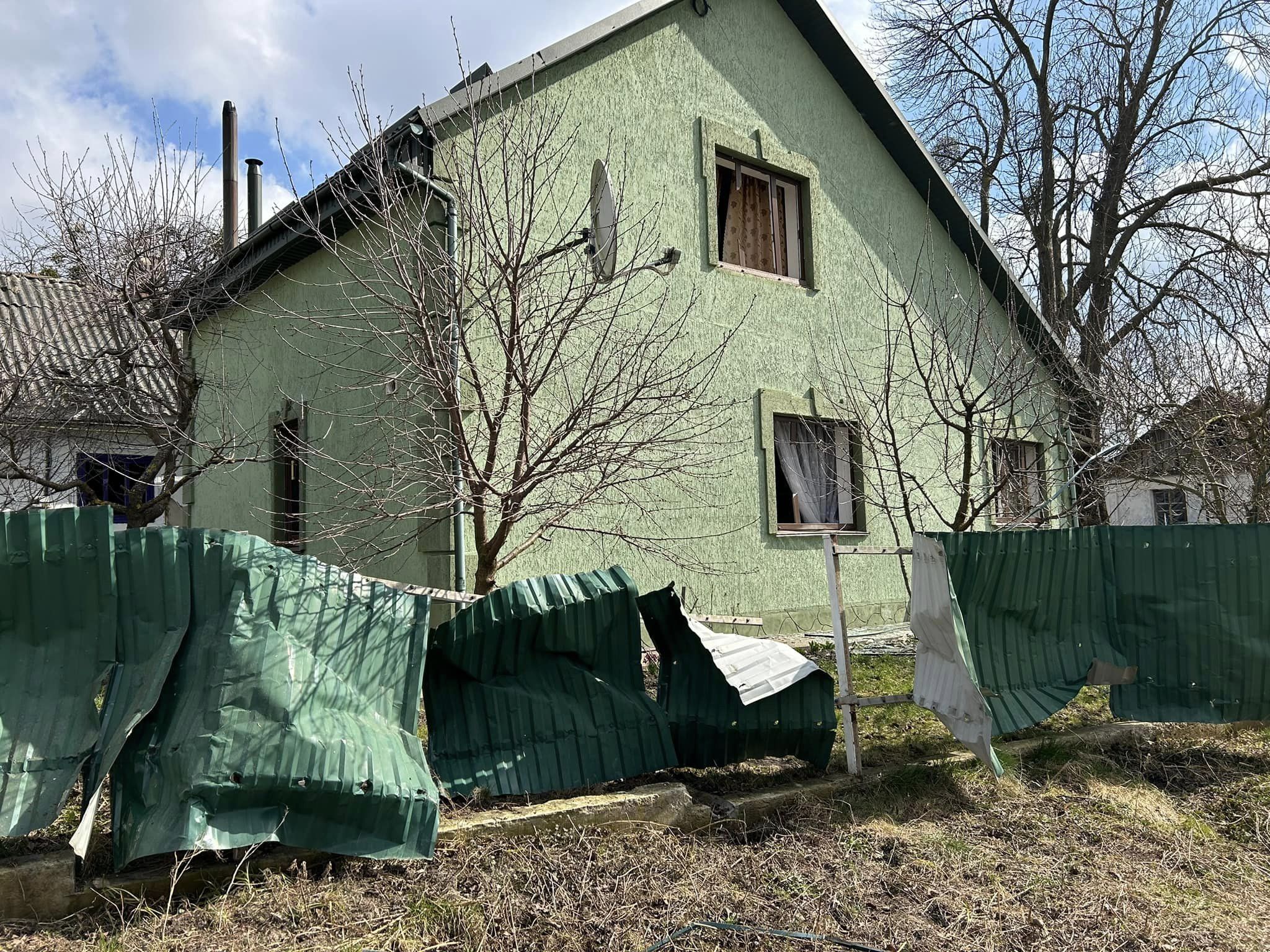 Новини Хмельницького - фото з Зруйновані дахи і стіни: на Шепетівщині показали наслідки нічної атаки (ФОТО)